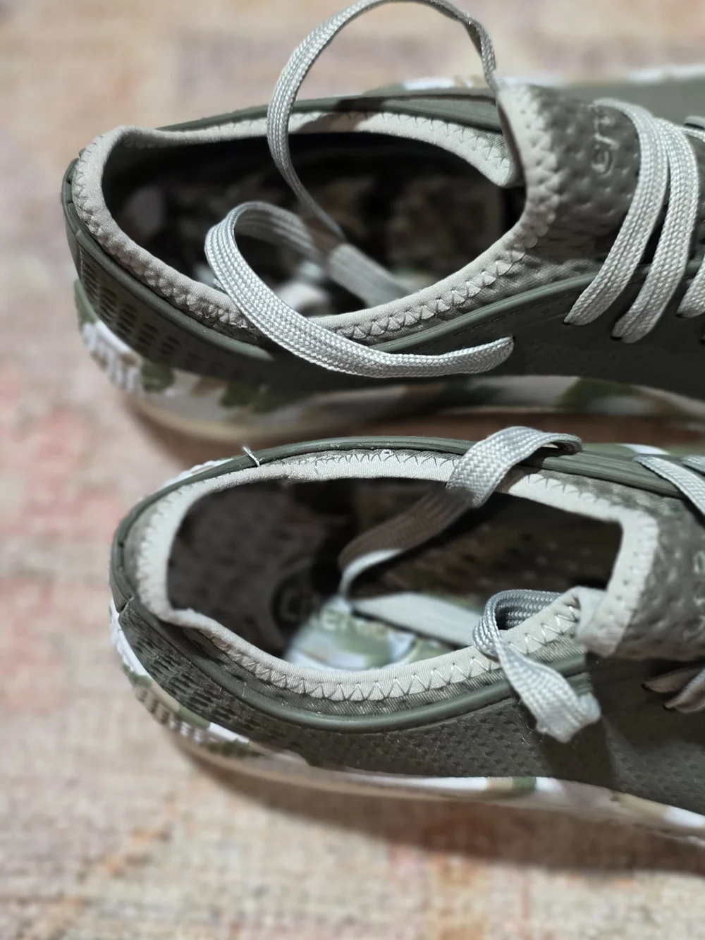 Crocs LiteRide 360 Marbled Pacer sneakers in army green size 9 mens